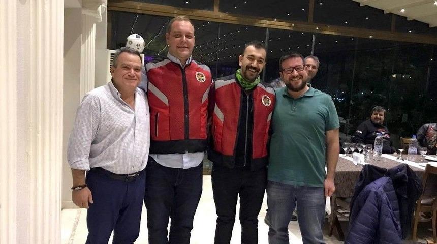 Yeni &Uuml;yeler Yelek Giydi