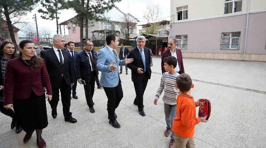 Başkan Karaosmanoğlu&rsquo;nun Okul Ziyaretleri S&uuml;r&uuml;yor