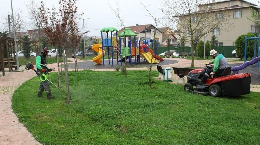 Başiskele&rsquo;deki Parklarda &Ccedil;alışmalar Devam Ediyor