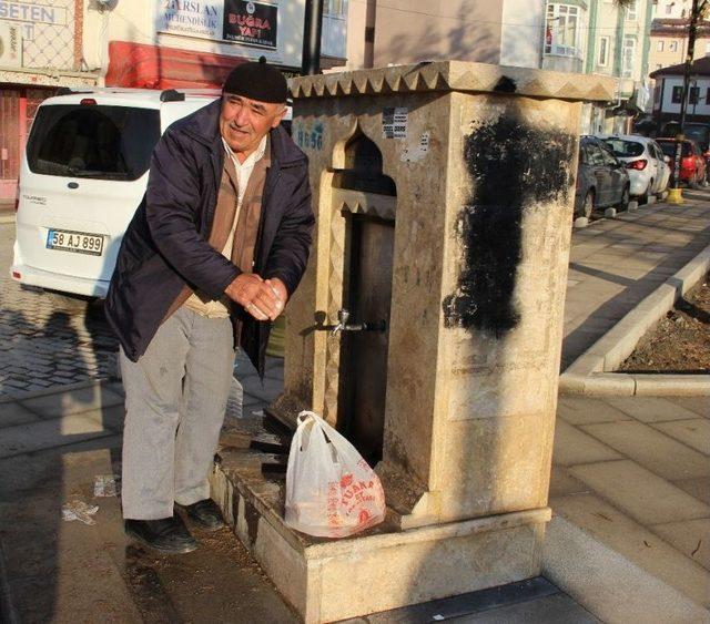 Kuşlar İçin Dondurucu Soğukta 5 Kilometre Yürüyor