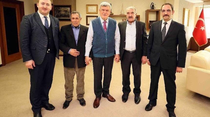 Başkan Karaosmanoğlu&rsquo;na Dernek Ziyaretleri S&uuml;r&uuml;yor