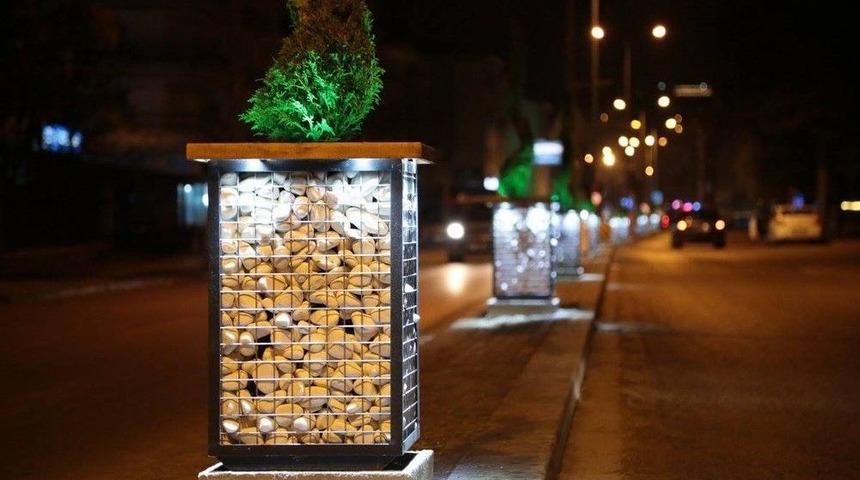 G&ouml;lbaşı Caddelerine Renkli Işıklar