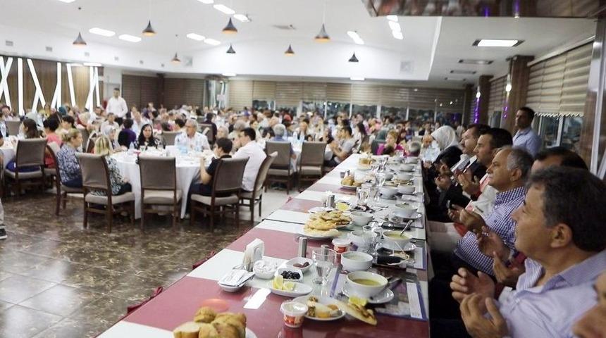 Başkan Karabağ, Balıkesirlilerle Oruç Açtı