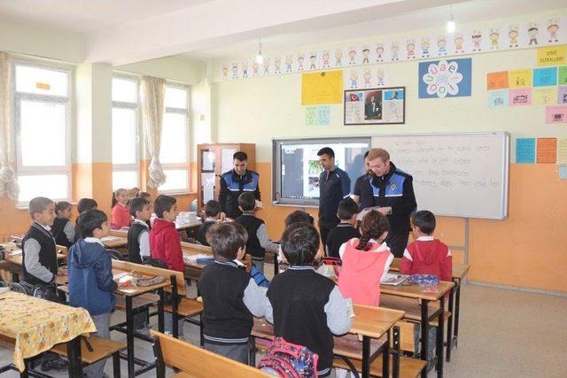 Hakkari Polisinin Eğitime Olan Desteği Sürüyor