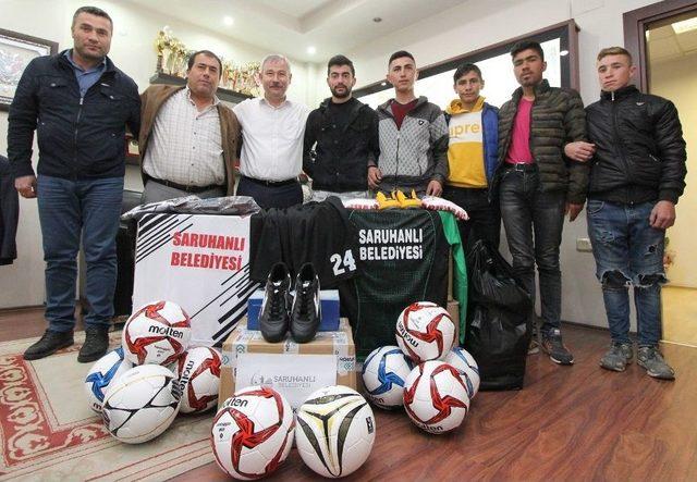 Başkan Yaralı’dan Dilek Gençlik Spor’a Malzeme Desteği