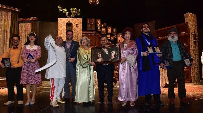 Usta Oyuncular &rsquo;&rsquo;ahududu&rsquo;&rsquo; Oyunuyla Sahne Aldı