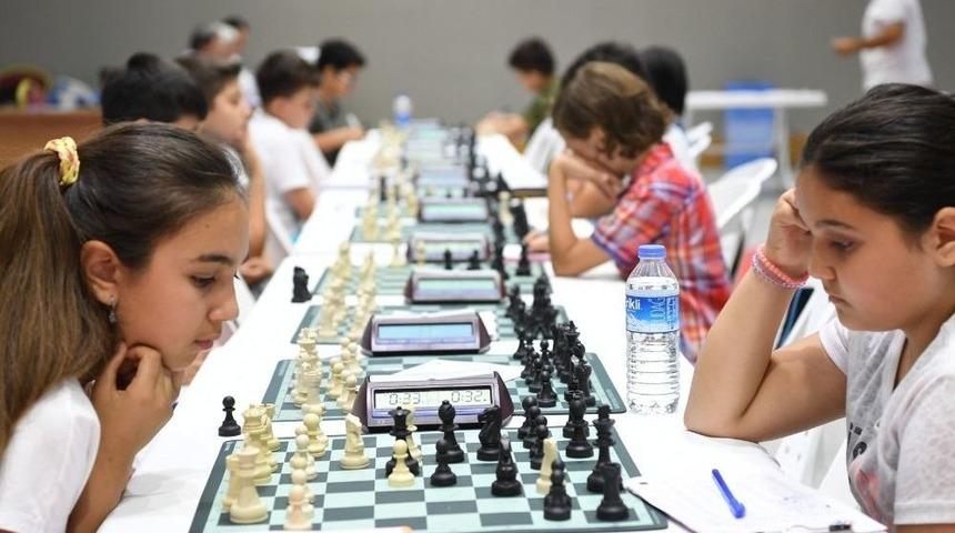 Konyaaltı Belediyesi Satran&ccedil; Turnuvası Sona Erdi