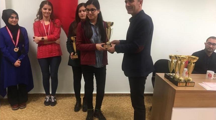 Ak Partililer &Ouml;d&uuml;l T&ouml;renine Katıldı