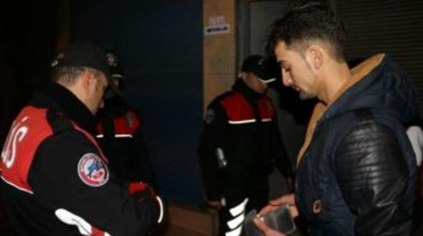 Aydın Polisi Gen&ccedil;leri Korumak İ&ccedil;in Denetimlerini Sıklaştırdı