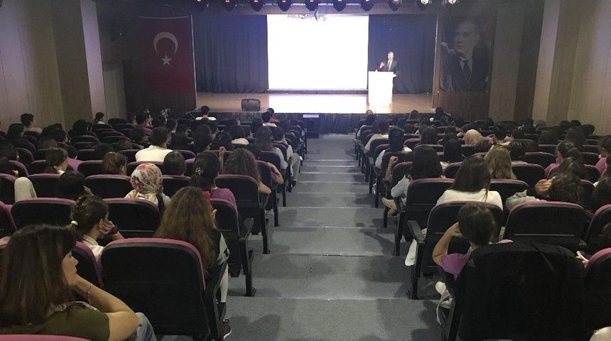 &ldquo;&uuml;niversiteye Ve Liseye Girişte Yeni Sistem Ve Adayın Rol&uuml;&rdquo; Semineri Ger&ccedil;ekleştirildi