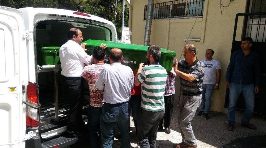 Oğlu Tarafından &Ouml;ld&uuml;r&uuml;len Anne Ve Babanın Cenazesi Adli Tıp Kurumu&rsquo;ndan Alındı