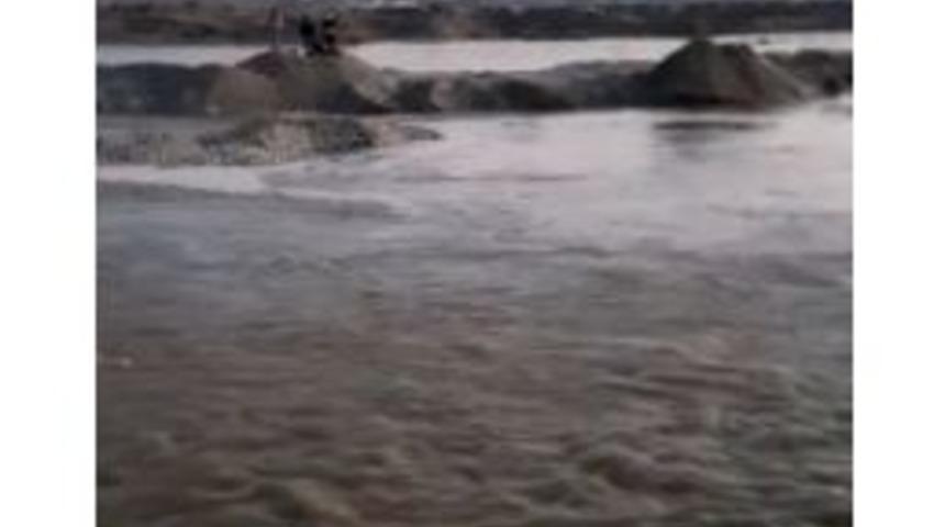 Su Y&uuml;kselince Batman &Ccedil;ayı&rsquo;nda Mahsur Kaldılar