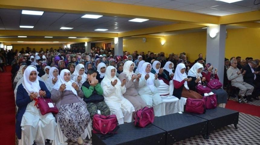 Bozyazı&rsquo;da Umreciler Dualarla Uğurlandı