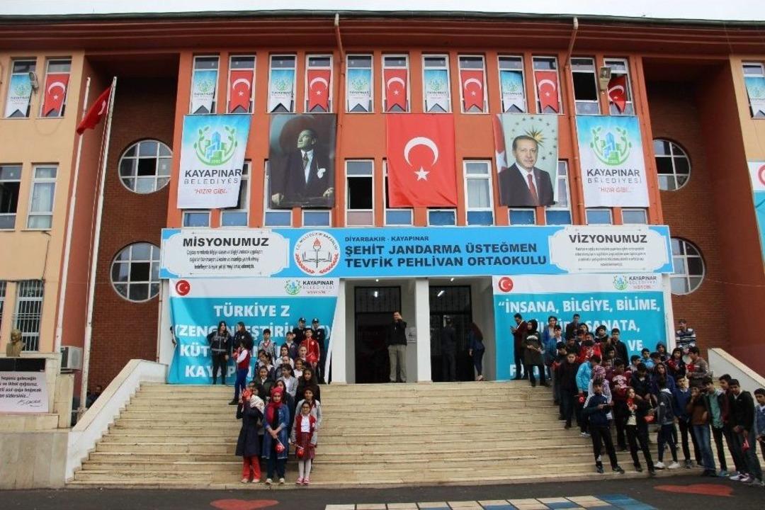 Kayapınar&rsquo;da 52 Adet Z K&uuml;t&uuml;phanenin A&ccedil;ılışı Yapıldı