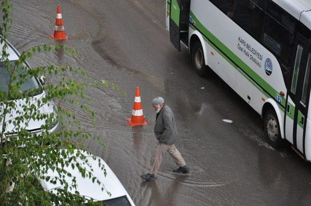 Kars’ta Sağanak Yağış Hayatı Olumsuz Etkiledi