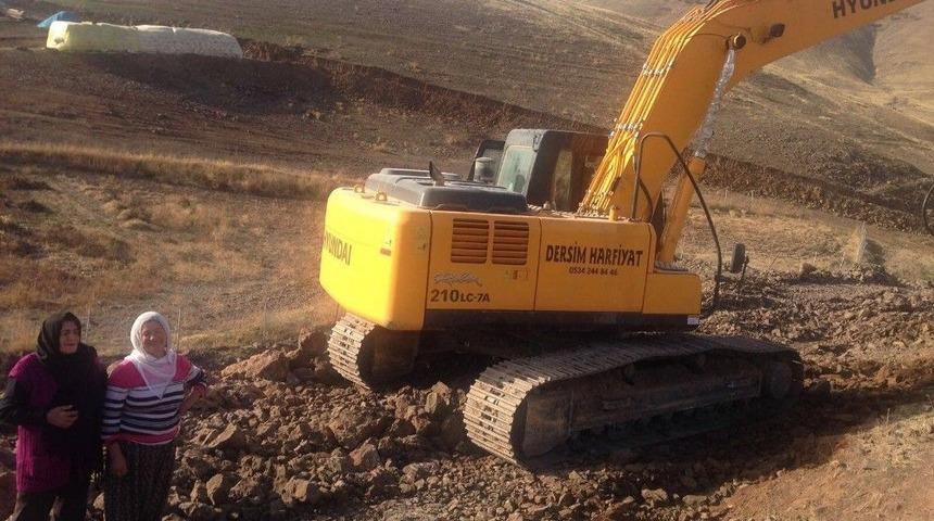 Hozat&rsquo;ta, Yenidoğdu K&ouml;y&uuml;n&uuml;n Yol Sorunu &Ccedil;&ouml;z&uuml;ld&uuml;