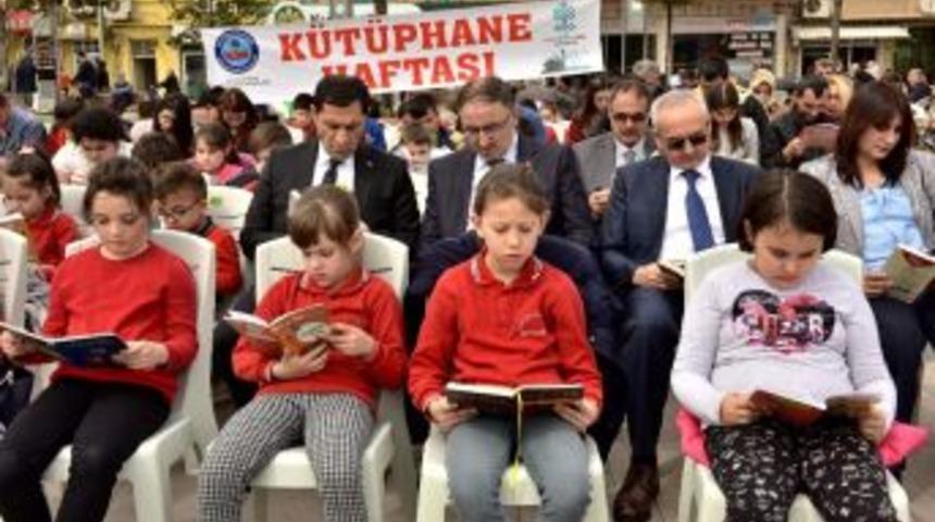 Meydanda Kitap Şenliği