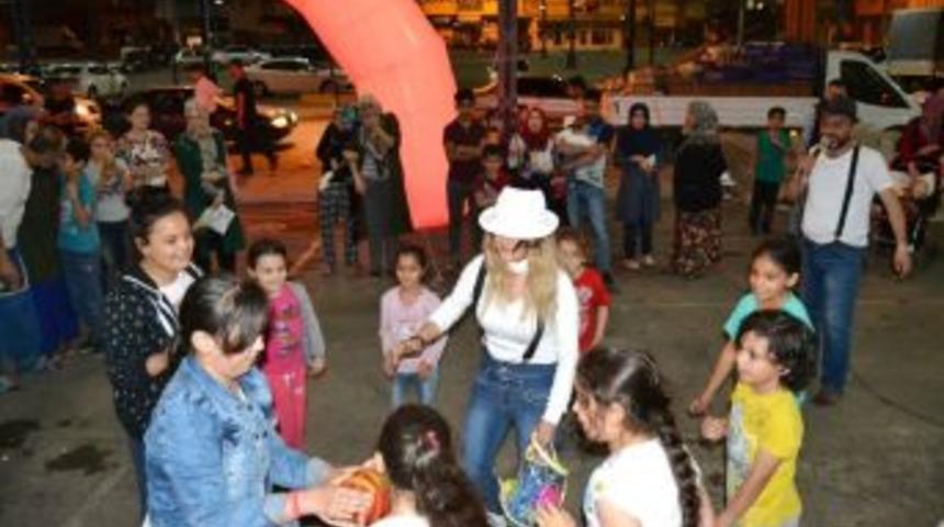 &Ccedil;ocuklar, &Ccedil;eşitli Yarışmalarla Eğleniyor