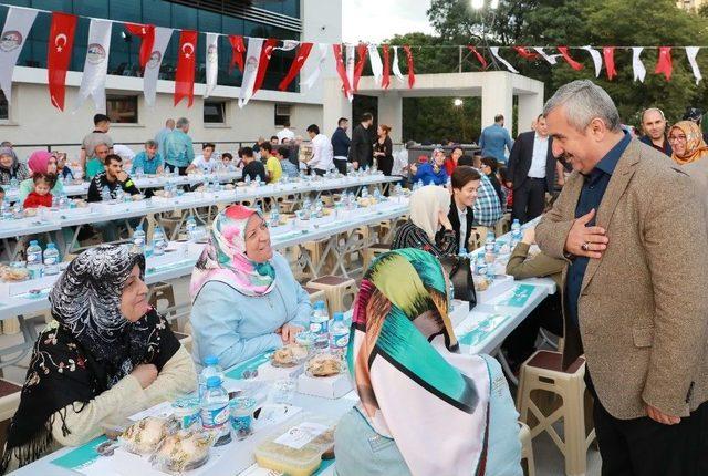 Körfezliler İftarda Bir Araya Geldi