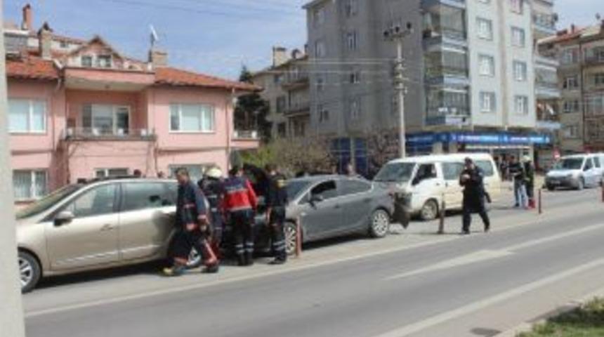 Tavşanlı&rsquo;da Zincirleme Trafik Kazası: 1 Yaralı