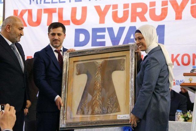 Ak Parti Genel Başkan Yardımcısı Ravza Kavakçı Kan: 