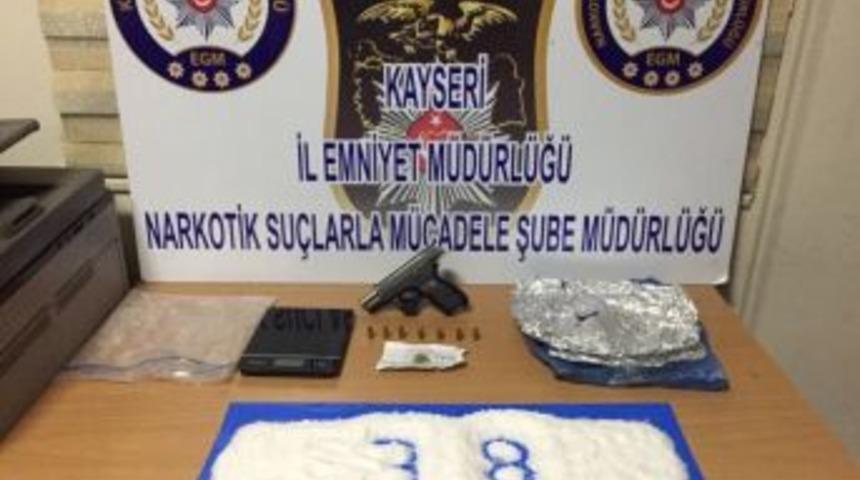 Zehir Taciri 750 Gram Metamfetamin İle Yakalandı