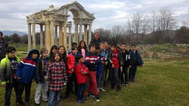 Başak Koleji Öğrencileri Aphrodisias’ı Gezdi