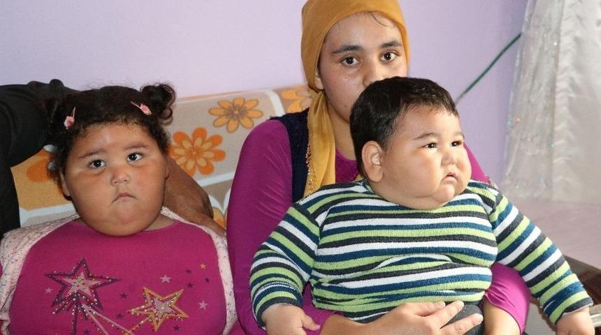 Niğde&rsquo;de Aşırı Kilo Alan İki Kardeş Yardım Bekliyor