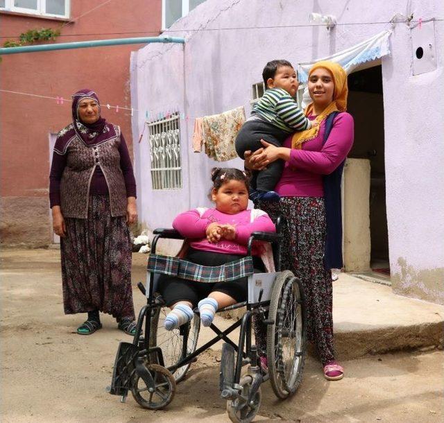 Niğde&rsquo;de Aşırı Kilo Alan İki Kardeş Yardım Bekliyor 3