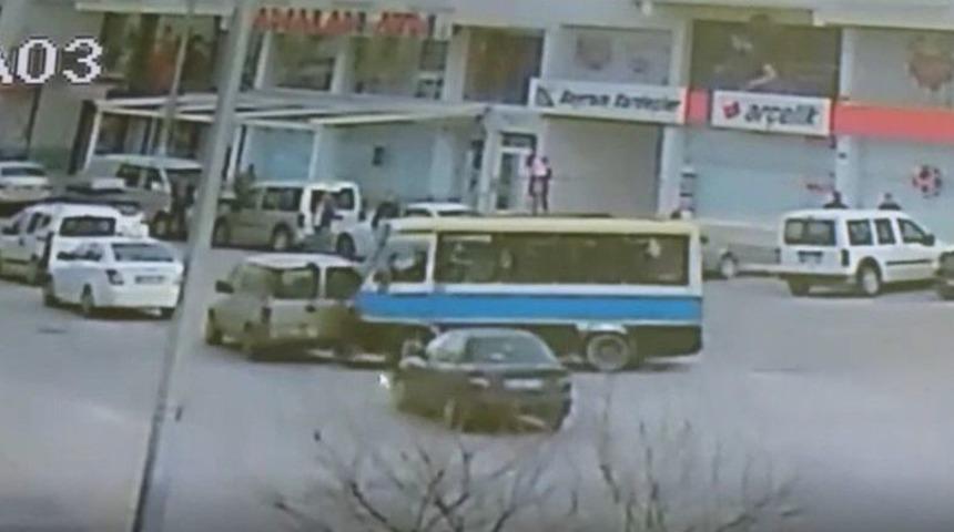 Freni Patlayan Minibüsün Çarptığı Zabıta Memuru Öldü