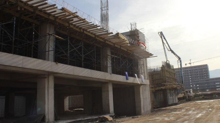 Bakan &Ouml;zl&uuml;&rsquo;den Uzay Merkezine &Ouml;vg&uuml;