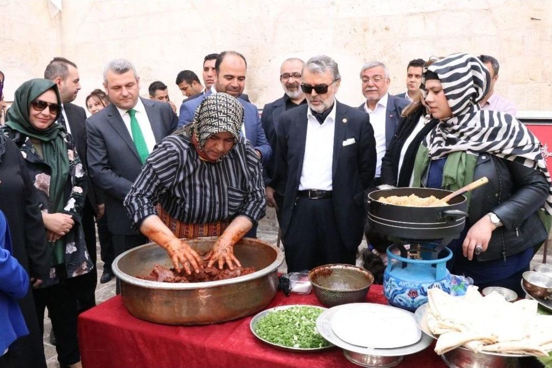 Kadınlar Tarihi Handa El Sanatlarını &Ouml;ğreniyor
