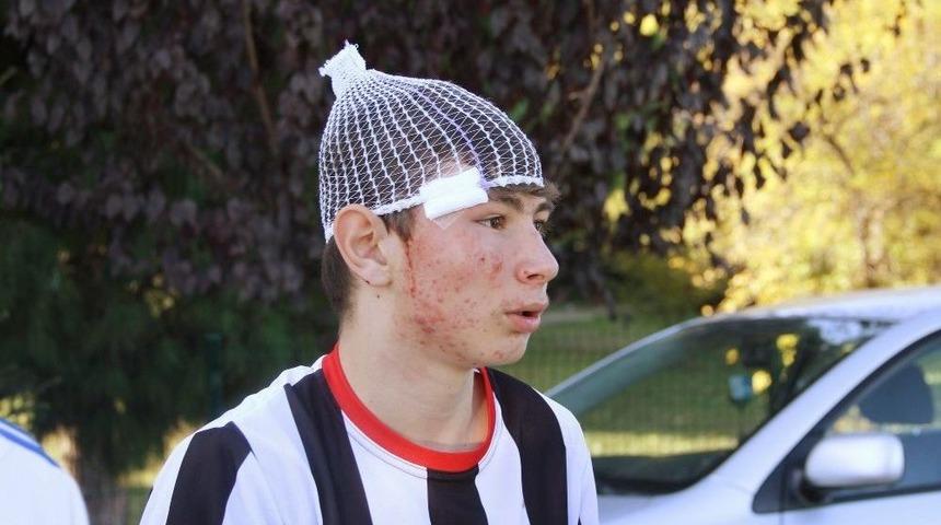 Amat&ouml;r Ma&ccedil;ta &ldquo;kırmızı Kart&rdquo; Kavgası: 1 Yaralı