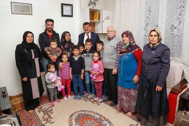 Belediye Başkanı Fadıloğlu, Evlere Konuk Oluyor