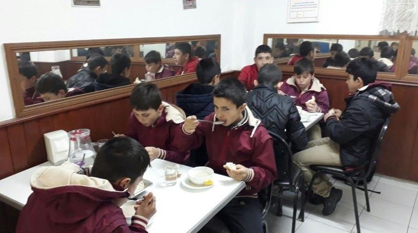 Bu Okulda Ayda 2 Kez &Ccedil;orba &Ccedil;ıkıyor