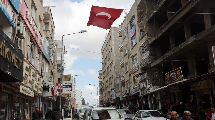 T&uuml;rk Ve Suriyeli Vatandaşlardan Zeytin Dalı Harekatına Destekler S&uuml;r&uuml;yor