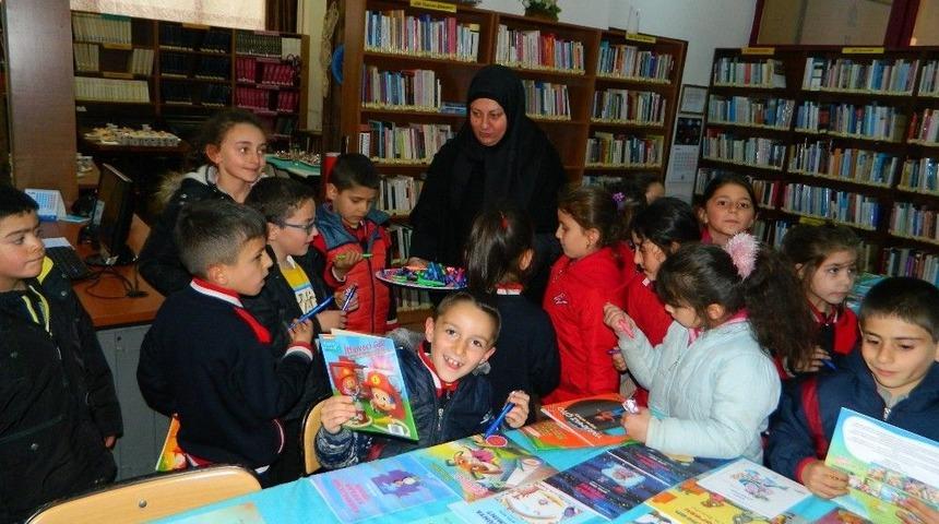 Posof Kütüphanesinde Kitap Sergisi Açıldı