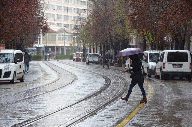 Eskişehirliler Yağmurdan Kaçamadı