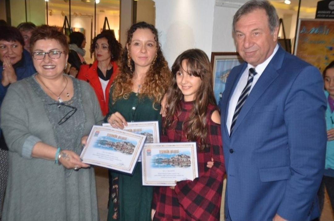 &Uuml;&ccedil; Kuşak Bir Sergi