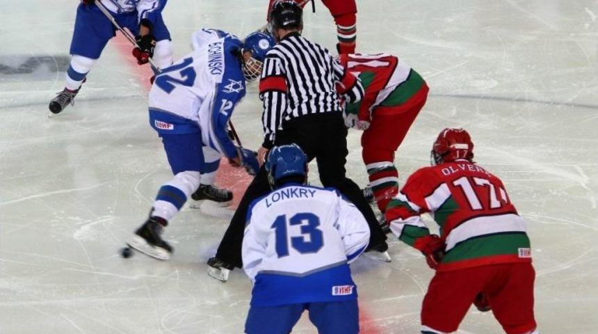 Erkekler 18 Yaş Altı Buz Hokeyi D&uuml;nya Şampiyonası S&uuml;r&uuml;yor