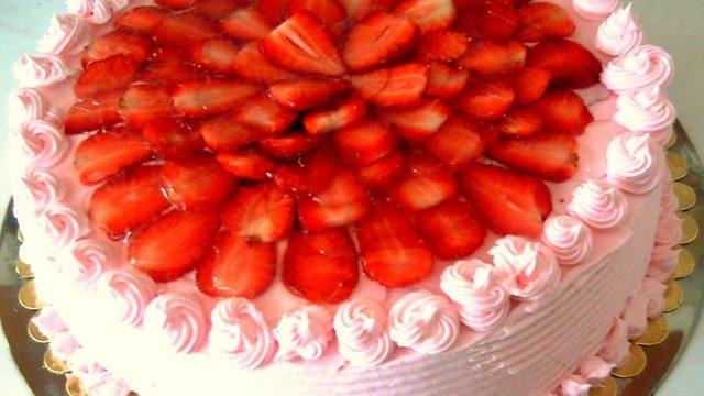 En Güzel Pasta Tariflerinden Çilekli Pasta