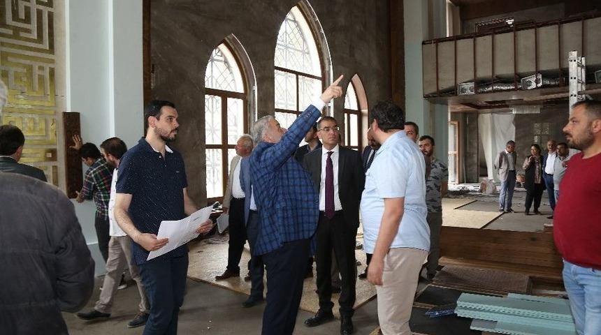 Asri Mezarlık&rsquo;ta Yenileme &Ccedil;alışmaları S&uuml;r&uuml;yor