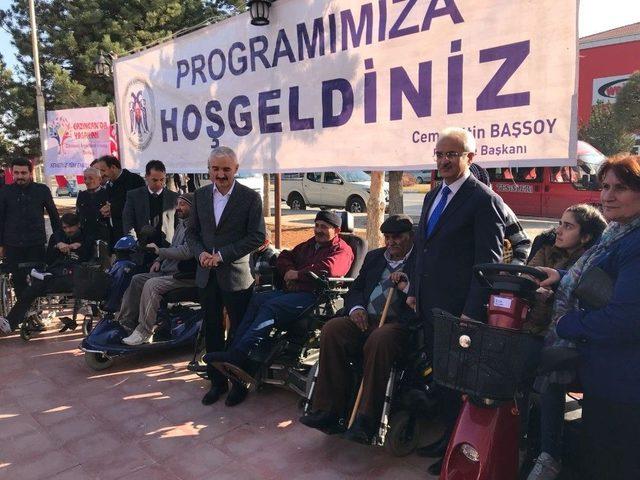 Erzincan’da Engellilere Tekerlekli Sandalye Dağıtıldı