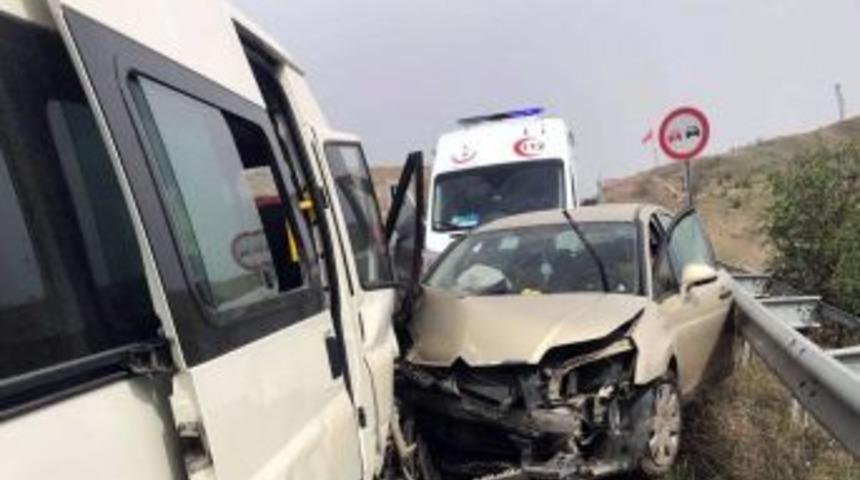 Midyat&rsquo;ta Trafik Kazası: 5 Yaralı