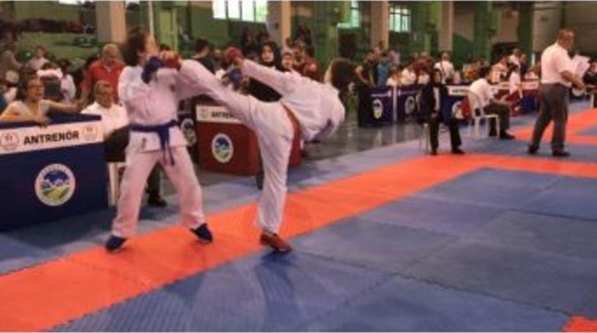 Bilecikli Karateciler Sakarya’da Boy Gösterdi