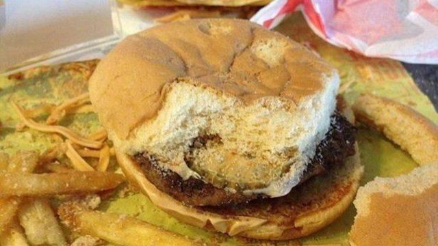 Hamburger 2 Yıl Açık Havada Bırakıldı. Sonra Ne Mi Oldu?