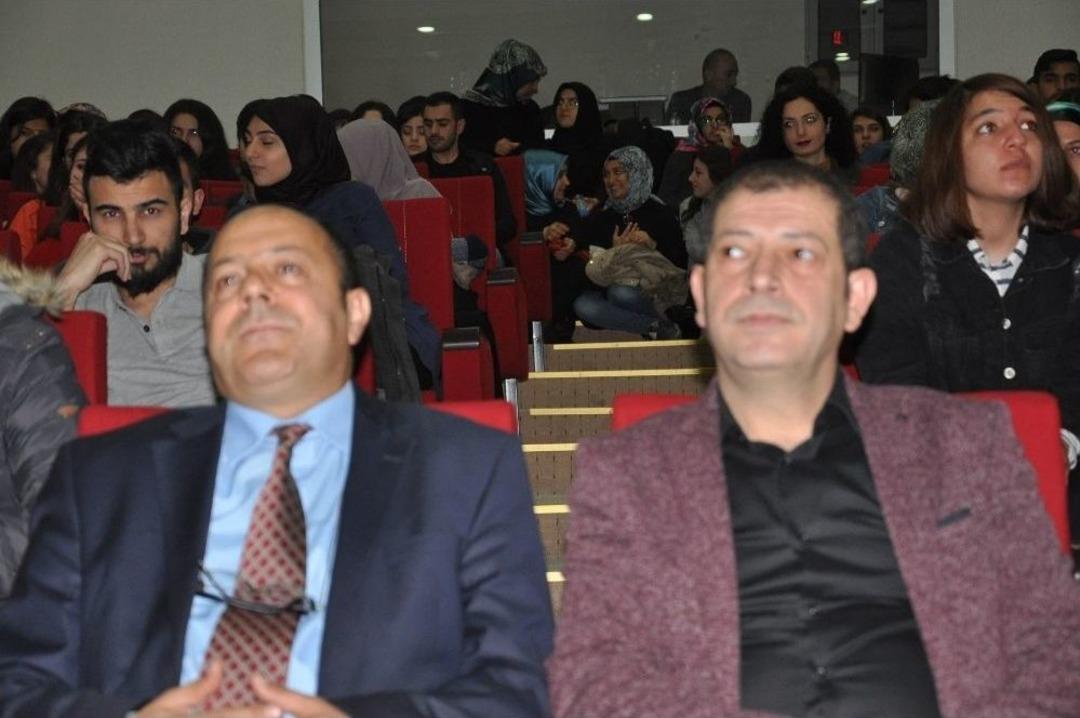 "&ccedil;ocuk İstismarını Durdurun" Konferansına Yetkililer Katılmadı, &Ouml;ğretim G&ouml;revlisi Tepki G&ouml;sterdi