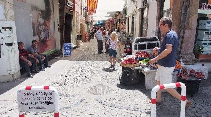 Barbaros Caddesi G&uuml;nd&uuml;z, Sahil Ve Ayvalık Caddeleri Gece Trafiğe Kapatılıyor