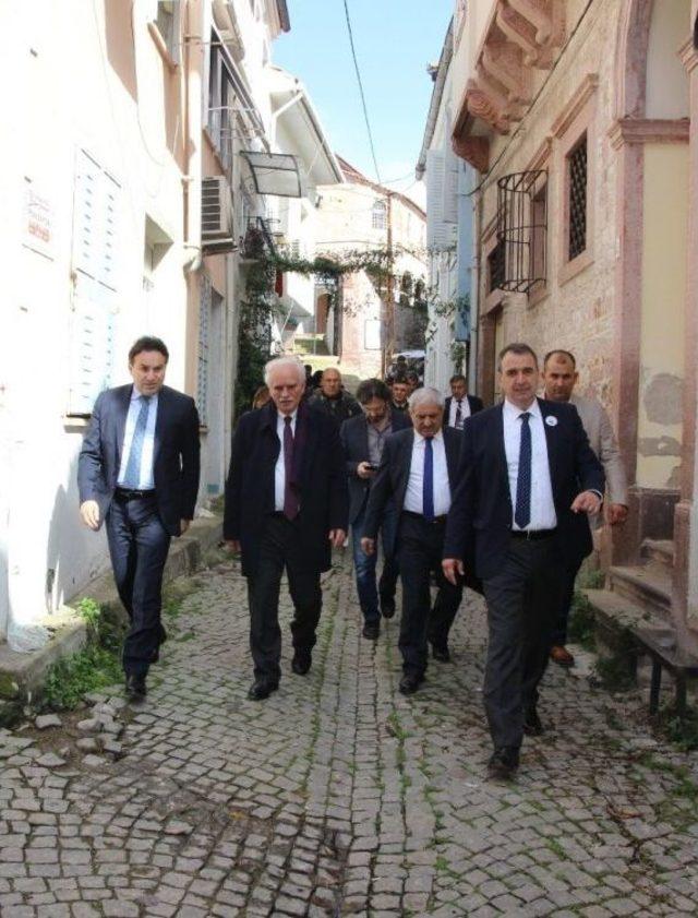 Barbaros Caddesi Gündüz, Sahil Ve Ayvalık Caddeleri Gece Trafiğe Kapatılıyor