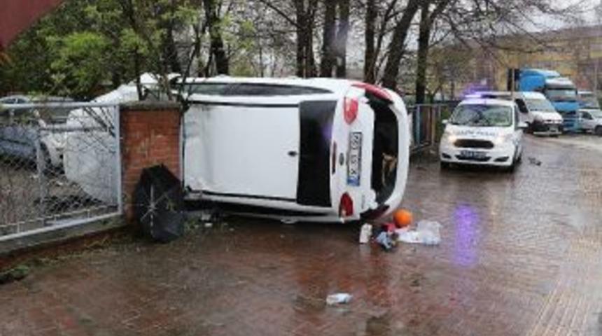 &Ccedil;ay Bah&ccedil;esinin Giren Otomobilin Kaza Anı Mobesede